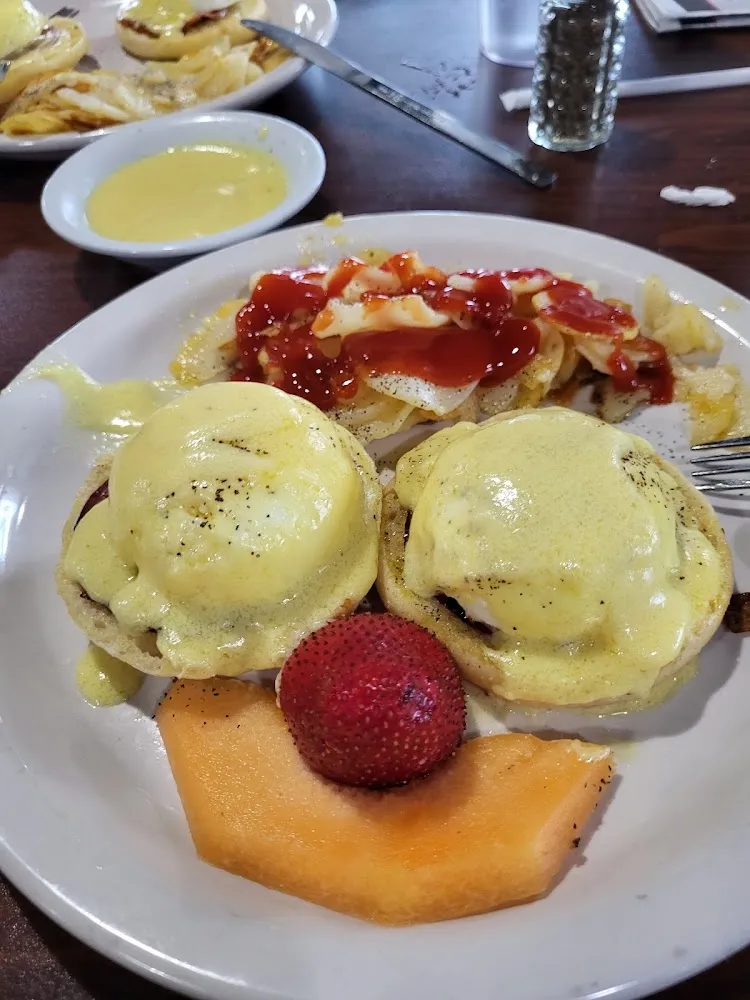 Eggs Benedict with Fried Potatoes